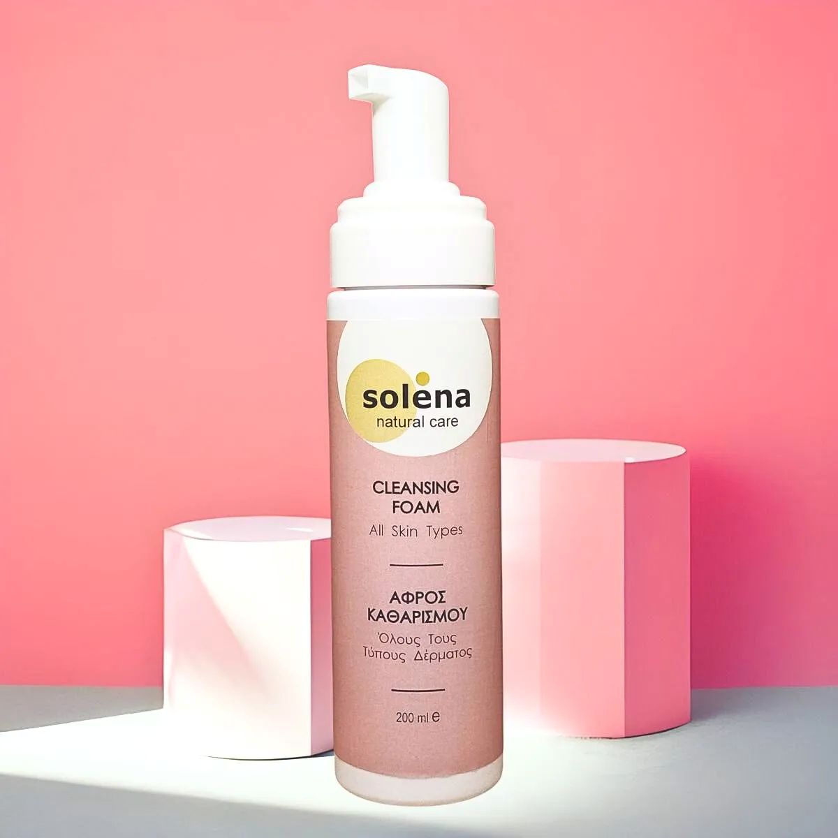 Αφρός καθαρισμού για όλους τους τύπους δέρματος, σε συσκευασία foamer 200 ml